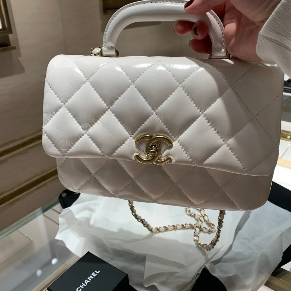 Absolutely stunning rare brand New Coco Chanel travel purse with handle .A must! - Picture 2 of 7